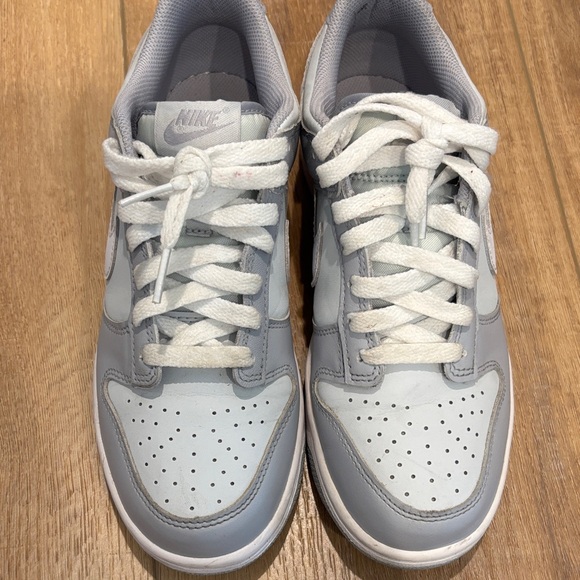 Nike Men's Light Gray Sneakers - Picture 2 of 3